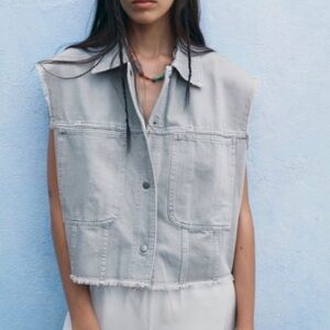 Sleeveless Frayed Hem Denim Vest - Light Gray